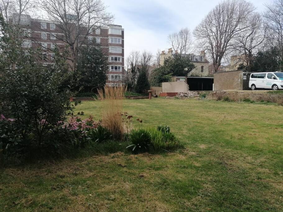 4 Quiet Compact Studio With Garden View - Best Location - Comfortable - Quiet Διαμέρισμα Μπράιτον Εξωτερικό φωτογραφία