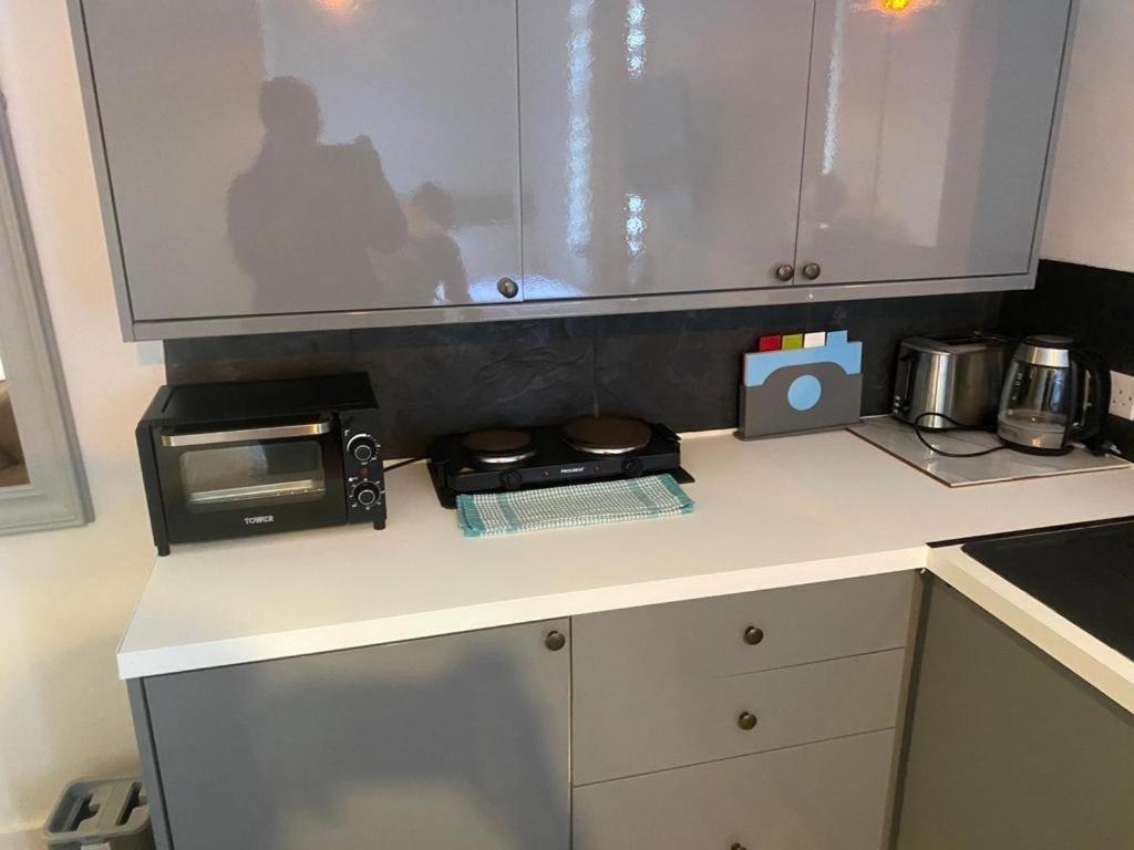 4 Quiet Compact Studio With Garden View - Best Location - Comfortable - Quiet Διαμέρισμα Μπράιτον Εξωτερικό φωτογραφία